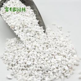 公园白色胶粘石 地坪水磨白石 园林铺路白石子 枯山水白石头