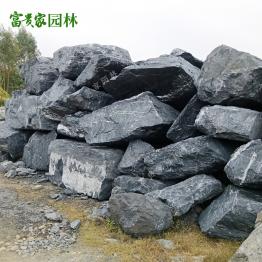 富贵家园林 矿山整车出 黑色风景石 黑山石 公园路边草坪放置的黑石块